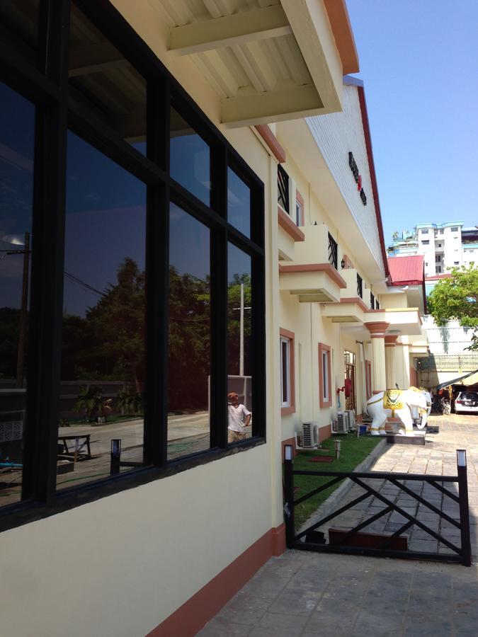 Hotel 9 Mile Yangon Eksteriør bilde