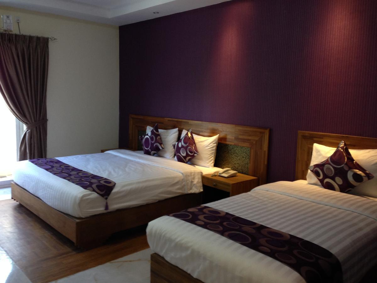 Hotel 9 Mile Yangon Eksteriør bilde